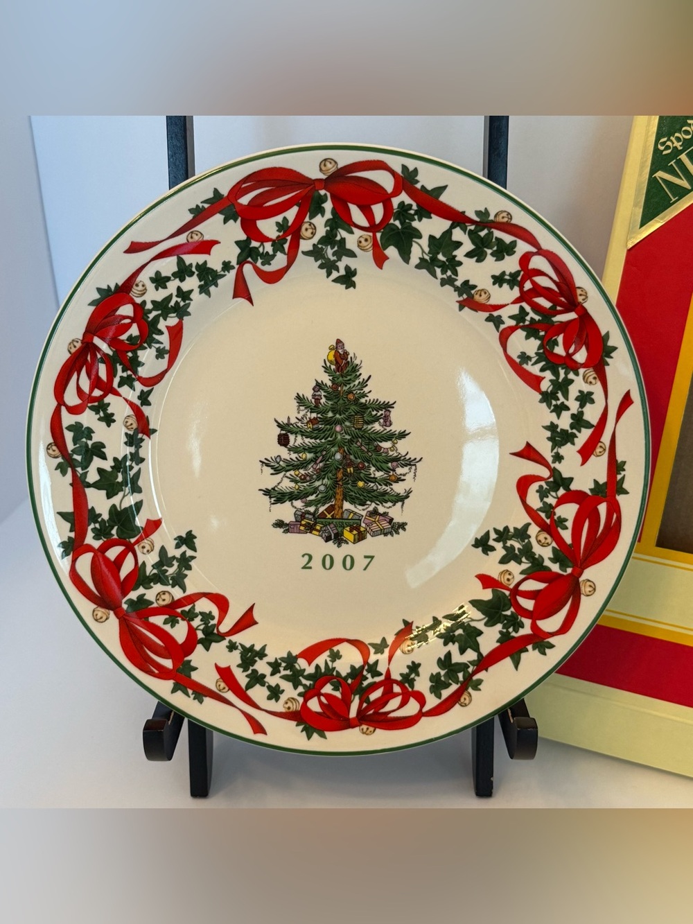 2007 Spode Christmas Tree Annual Collector Plate Red Ribbon 7 7/8”